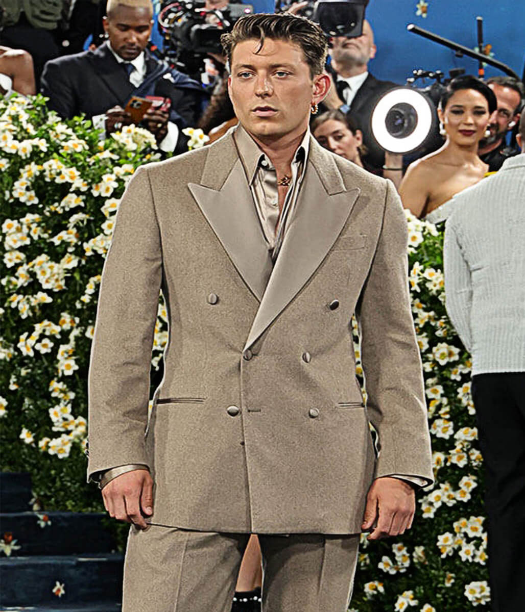 Tom Francis Met Gala 2025 Beige Tuxedo